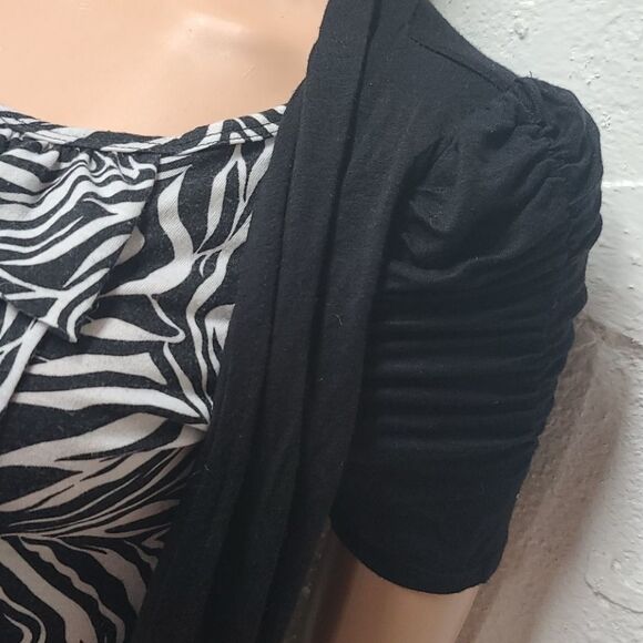 Amy byer ruffle zebra mock back cardigan blouse - Picture 2 of 7